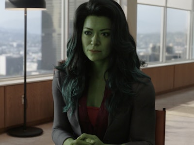 Tatiana Maslany as She-Hulk in the TV show She-Hulk standing in the court room
