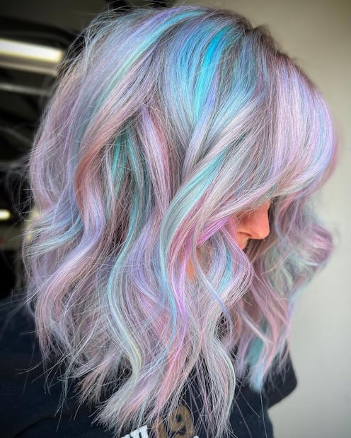 Should you wash your hair before coloring or dyeing it? The dirty or clean debate is confusing — but...