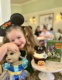 Briar and Creepy Chloe beside a Haunted Mansion themed cupcake.