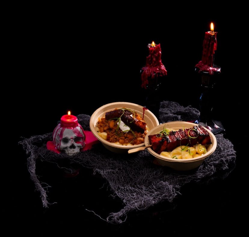 Universal Studio's Halloween Horror Nights food and drinks 2022 include macaroni and cheese bowls.