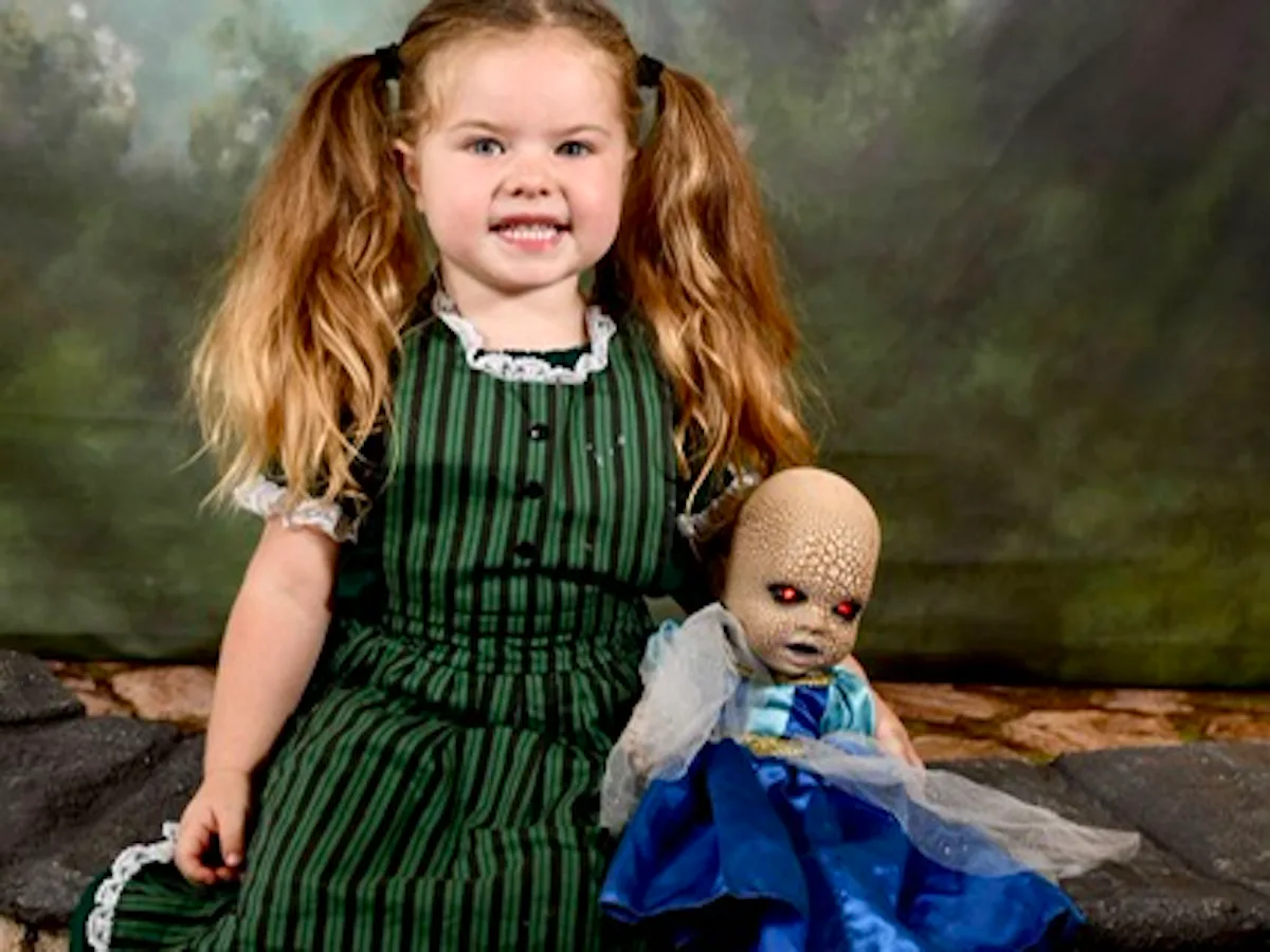 Little Girl Brings Creepy Baby Doll To Disney World & Goes Viral Little Girl Brings Creepy Baby Doll To Disney World & Goes Viral