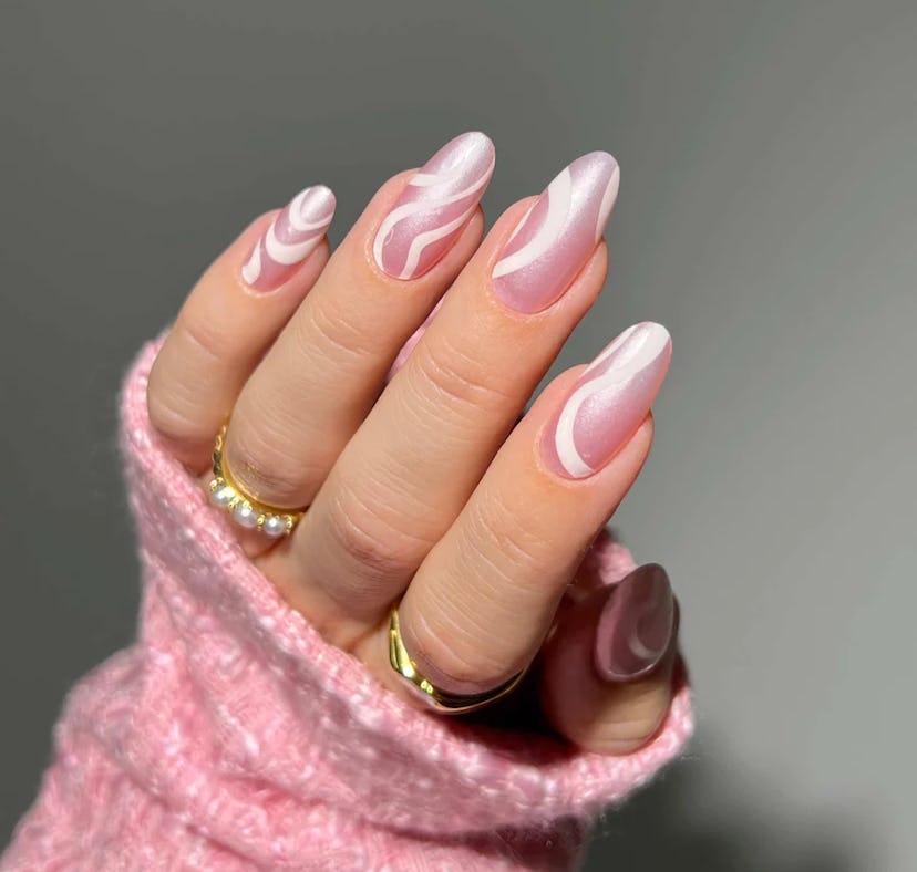 DIY Barbiecore swirl nails using ManiMe's Glazed Barbcore Era at-home gel manicure set.