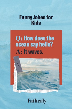 Funny jokes for kids: how does the ocean say hello?