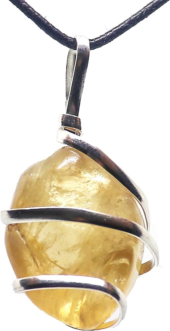 Healing crystal pendant for meditation