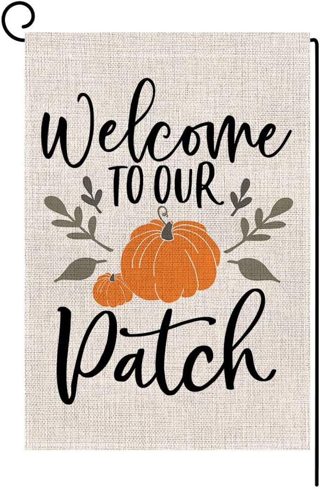 BLKWHT Fall Garden Flag with pumpkins