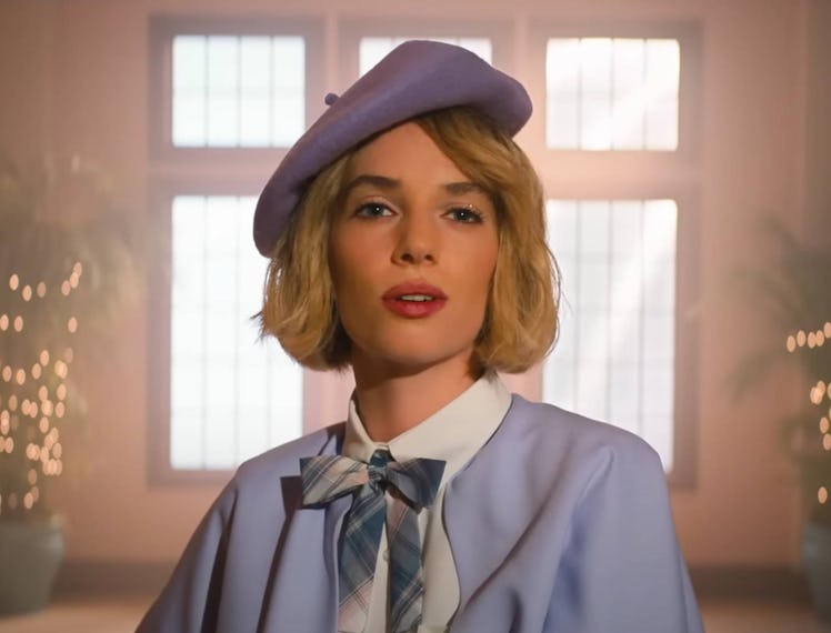 Maya Hawke in a beret.