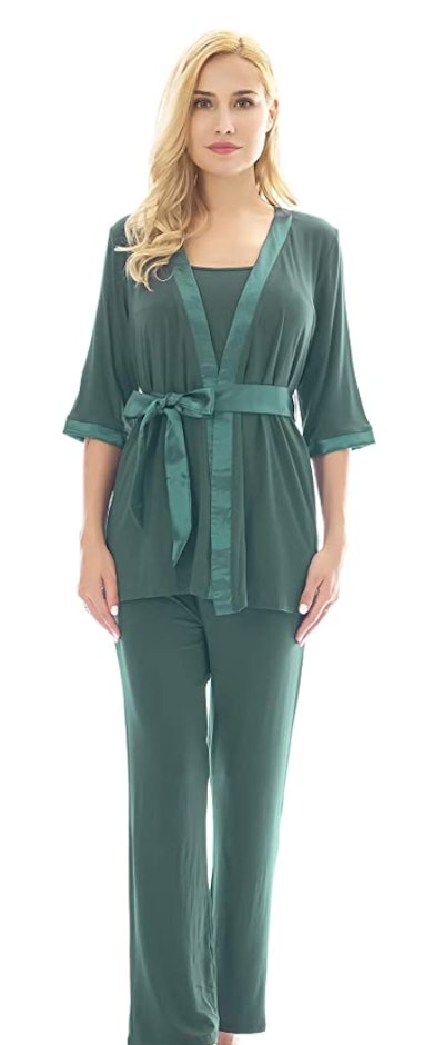 This Bearsland Maternity 3-Piece set is one of the best sets of nursing pajamas on Amazon under $40.