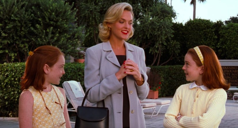 Elaine Hendrix as Meredith Blake alongside Lindsay Lohan as Hallie and Annie from 'The Parent Trap'