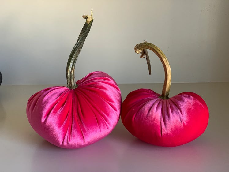 Hot pink pumpkins are fall 2022 home decor trends, according to experts. 