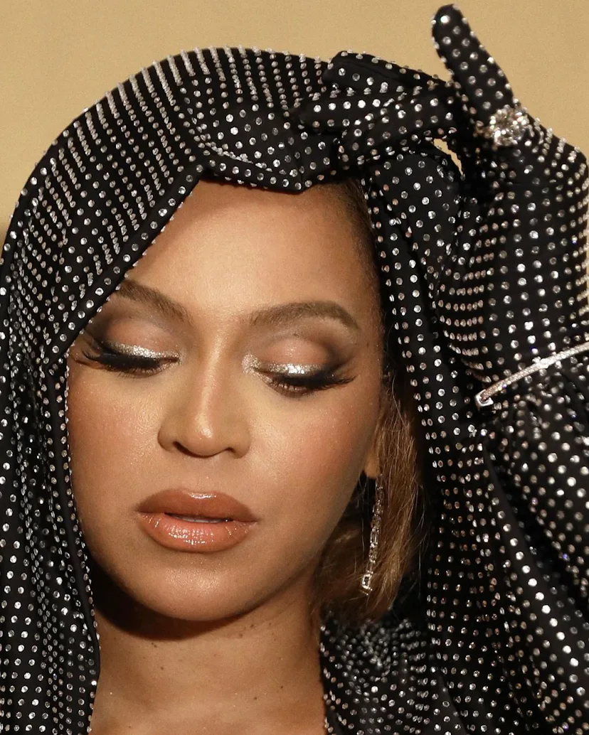 Beyoncé's Silver Siren Eyes Were Made For Nightclubs & Big Parties