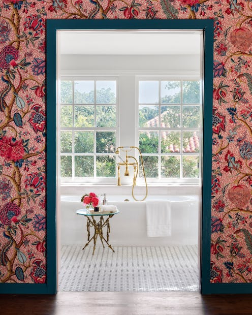 wallpaper and bathroom