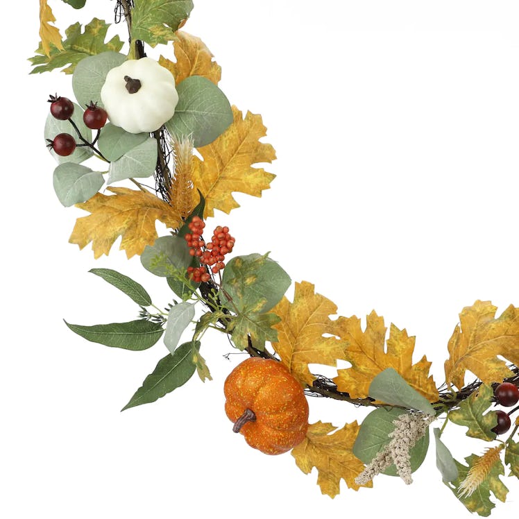 This fall garland is one of the fall 2022 home decor trends, according to experts. 