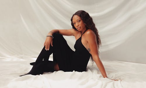  Allyson Felix, the five-time Olympian posing in a black dress