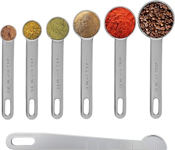A 7-piece magnetic measuring spoon set is a kitchen staple.