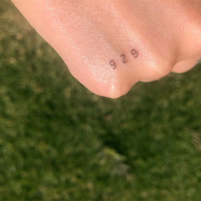 Halsey has the number 929 tattooed on their hand.