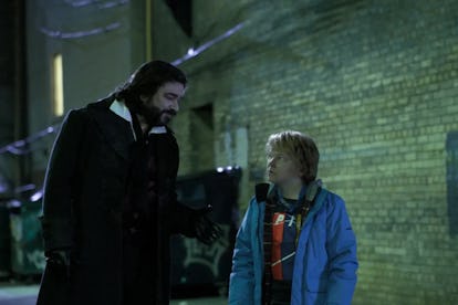 Wie aus einer dampfenden Horror-Sitcom die beste Eltern-TV-Show wurde 1 Lazo und Colin rein