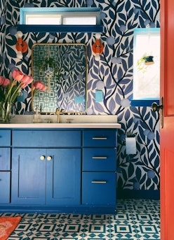 Cobalt Blue Decor Is The Fall Home Trend You Didn\'t See Coming