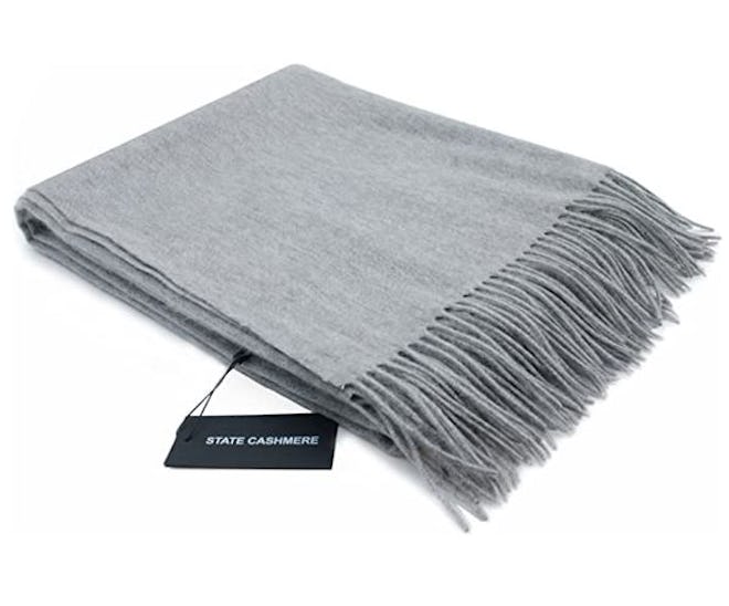 This 100% cashmere throw is one of the best cashmere blankets.