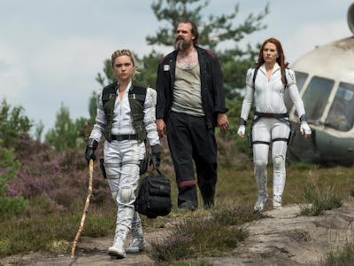 Yelena Belova, Alexei Shostakov, and Natasha Romanoff walk away from a helicopter together in 2021's...