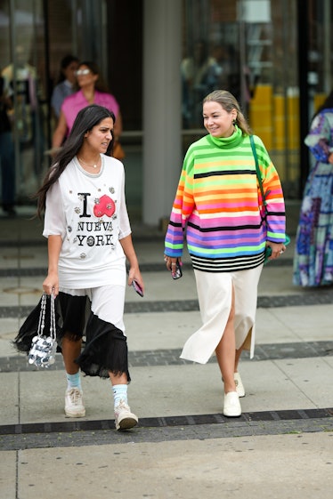 A guest (L) wears a gold chain necklace, a white with black and red "I Love Nueva York" slogan print...
