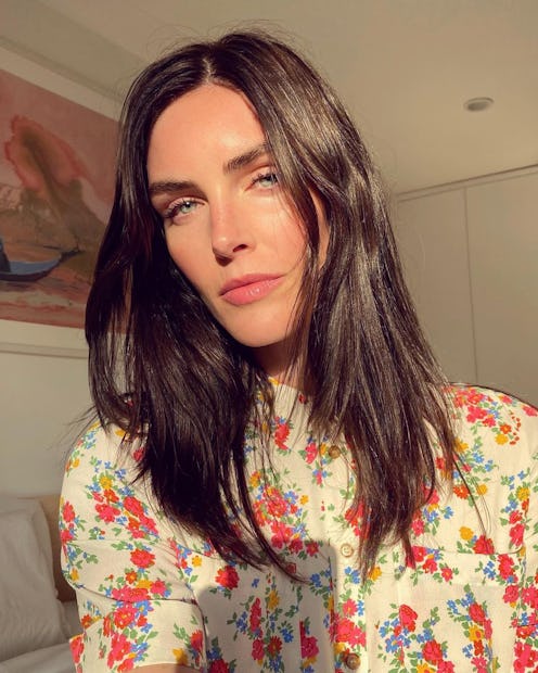 hilary rhoda eyebrows selfie