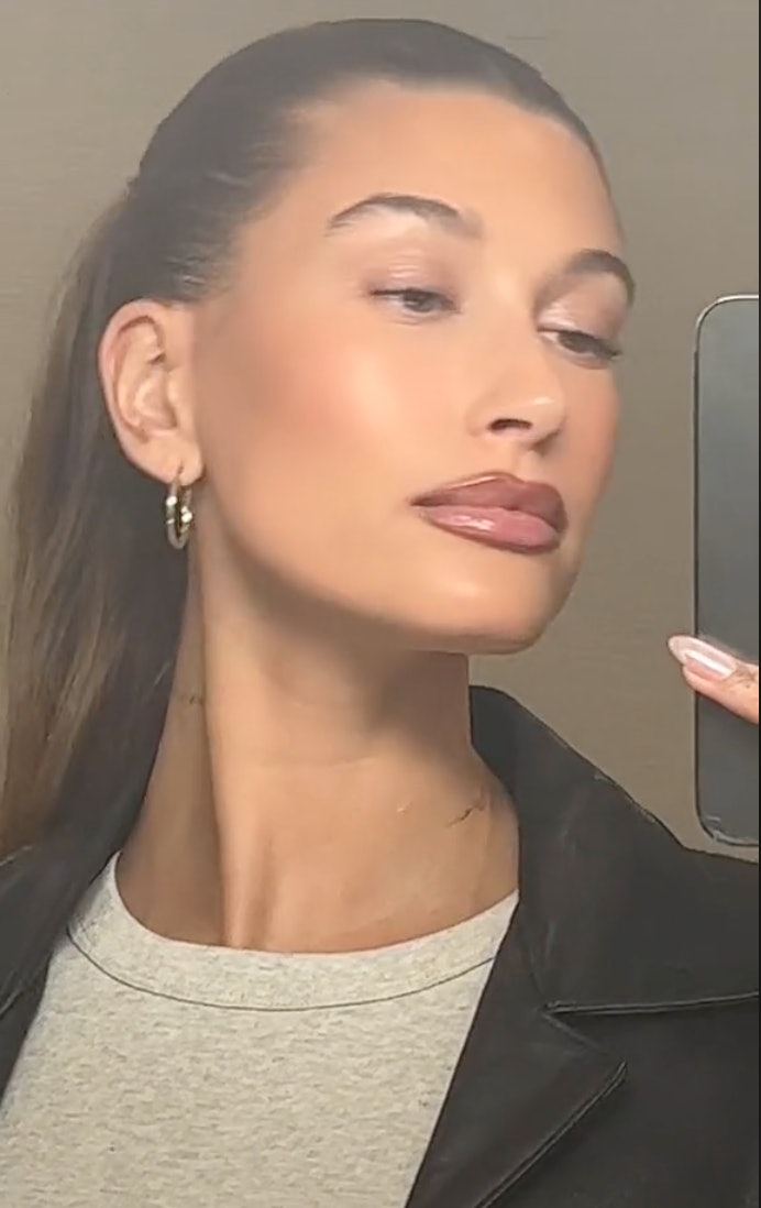 How To Get Hailey Bieber’s “Brownie Glazed Lips” Look