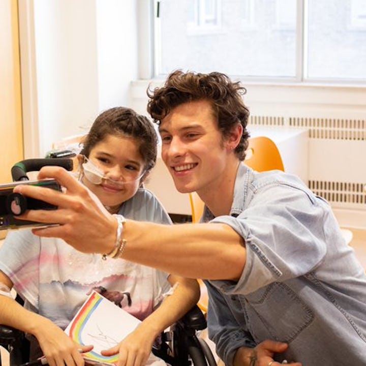Shawn Mendes poses with a patient at SickKids. He just announced a $1 million music therapy program ...
