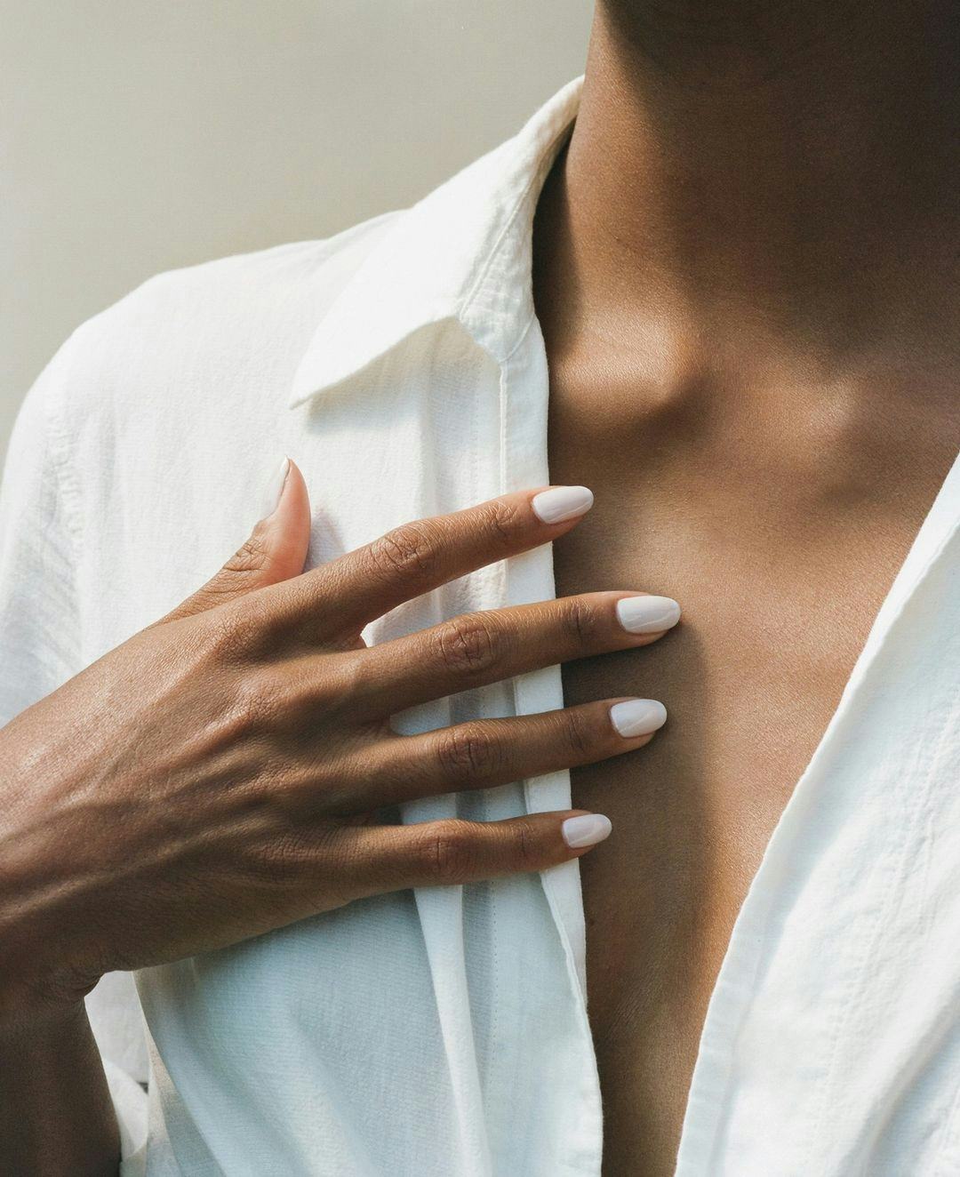 Libra season 2022 is here. Check out these heavenly, minimalistic nail art design ideas for manicure...