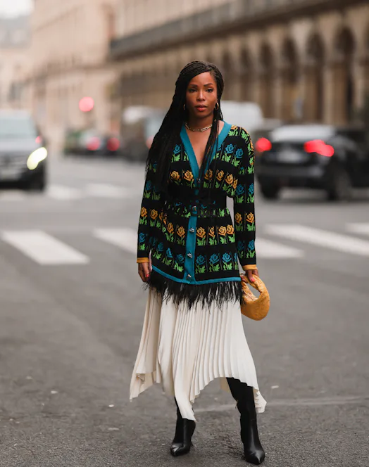 dress up oversized sweater 8 Easy Oversized Sweater Outfits to Wear on Repeat