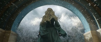 Galadriel (Morfydd Clark) witnesses Númenor’s destruction in Episode 4 of The Rings of Power
