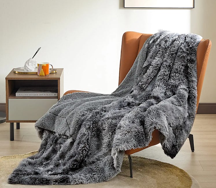 BEDSURE Faux Fur Throw Blanket