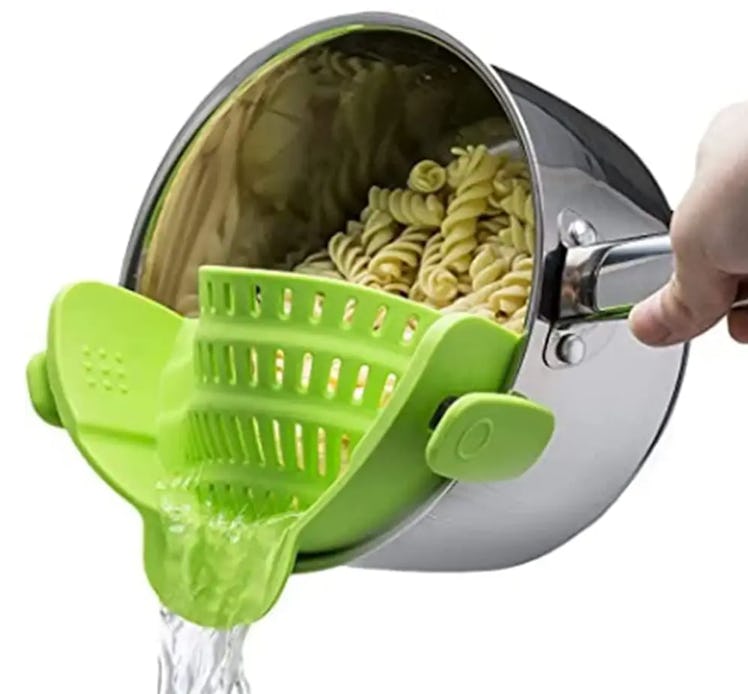 Kitchen Gizmo Snap-On Pot Strainer