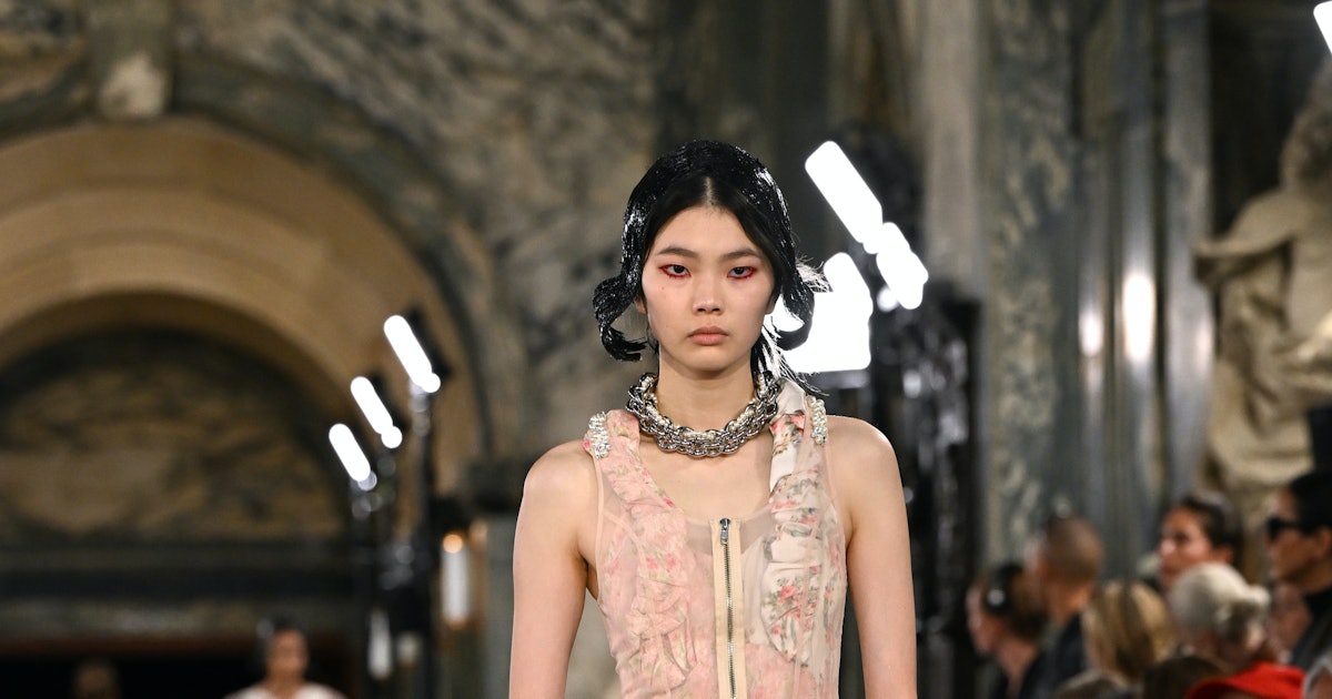 Simone Rocha’s Spring/Summer 2023 Collection Unveiled Her Menswear Designs