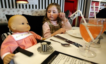 A child dines with her doll at New York’s American Girl Place, which opened in 2003.