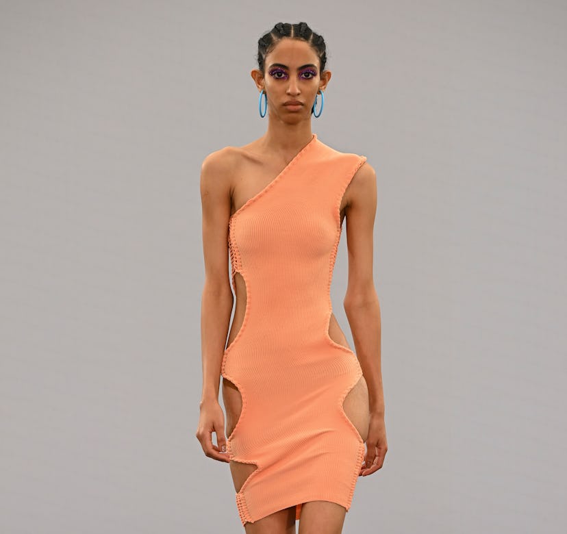 One-shoulder fashion trend at the Mark Fast Spring/Summer 2023 show