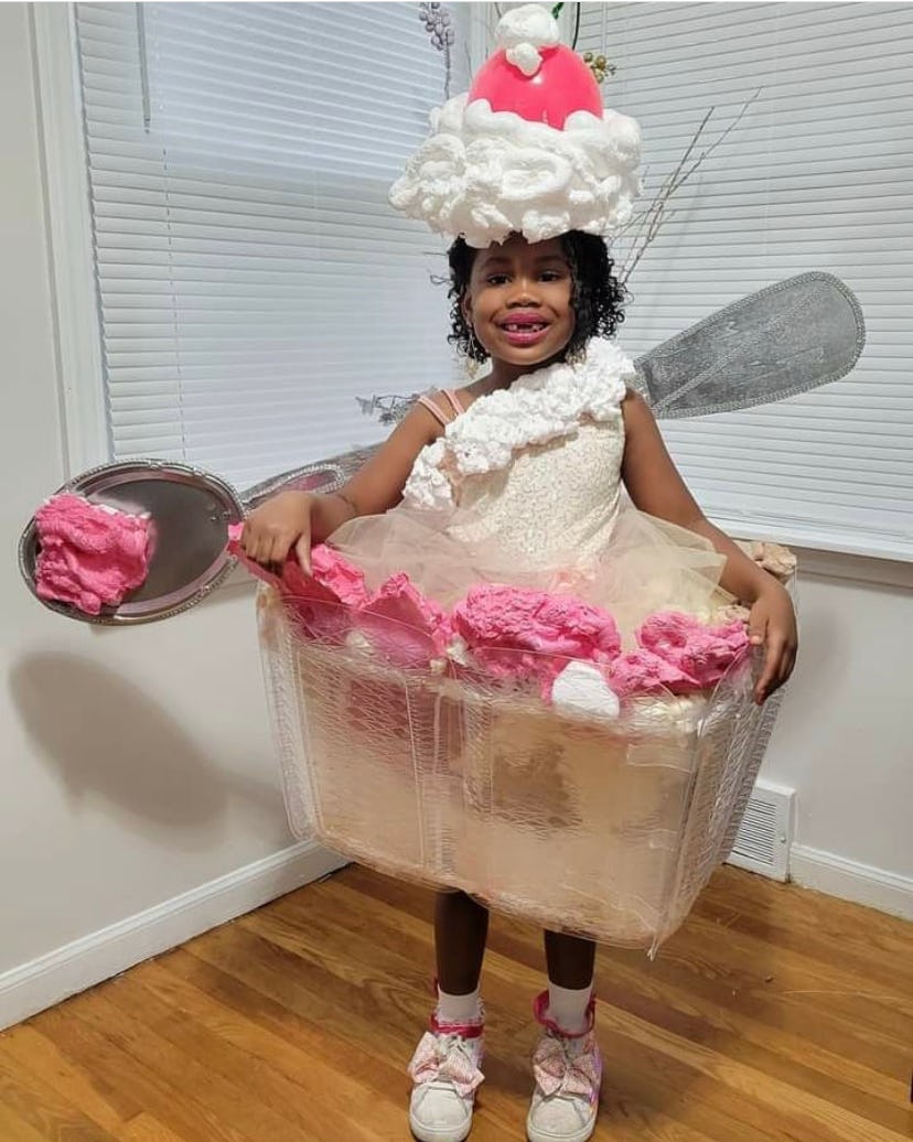 DIY ice cream sundae costume