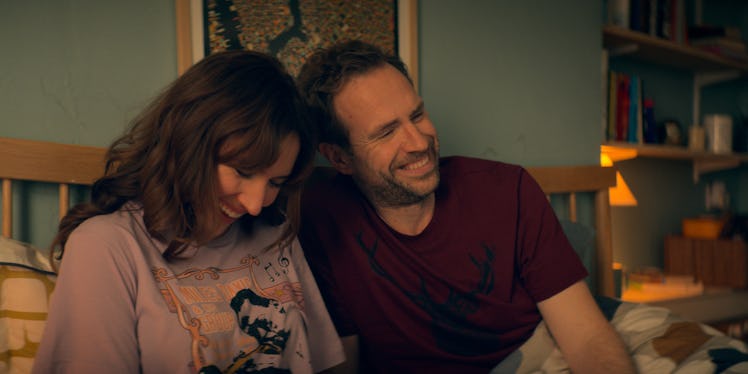 Esther Smith as Nikki and Rafe Spall as Jason in the apple tv+ series Trying.