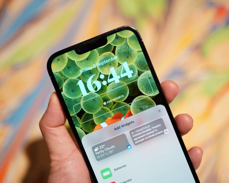 How to add a widget to your iPhone’s lock screen in iOS 16
