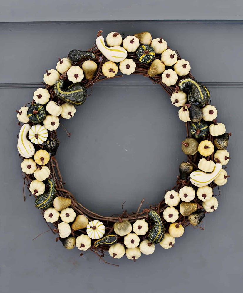 diy tiny gourd wreath halloween wreath idea