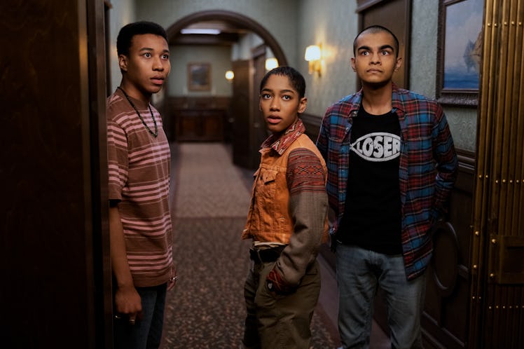 The Midnight Club. (L to R) Chris Sumpter as Spencer, Iman Benson as Ilonka, Sauriyan Sapkota as Ame...