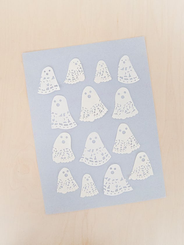 doily ghost Halloween kids craft