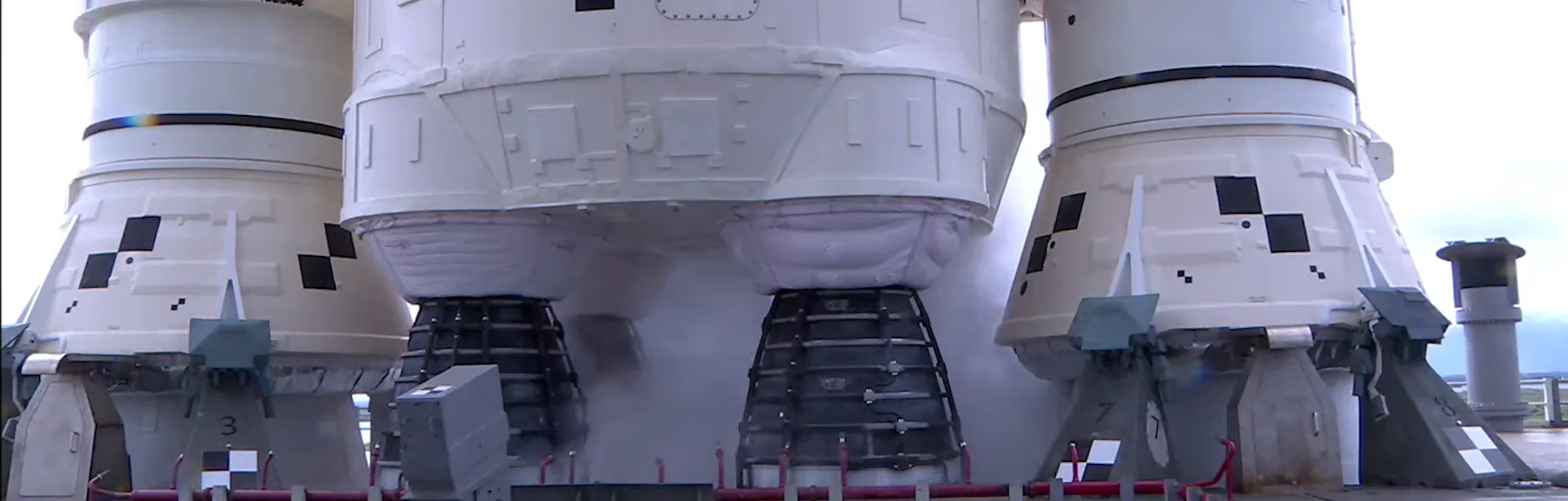 Proposed Moon Rockets NASA's mega Moon rocket passes critical hydrogen fuel test — but there ...