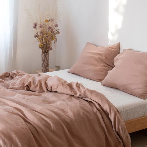 A bed with the Sunset Rose Linen Bedding Set
