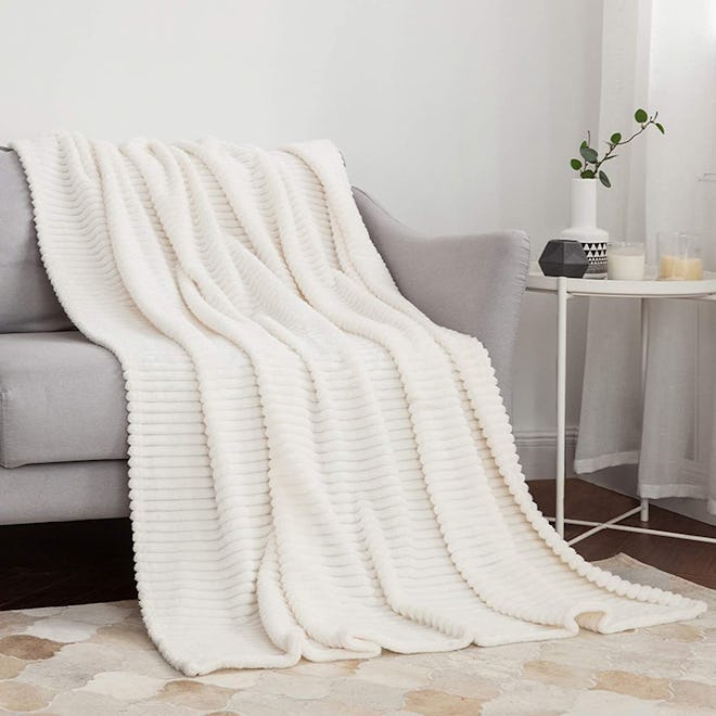 Fleece Microfiber Ribbed Throw Blanket