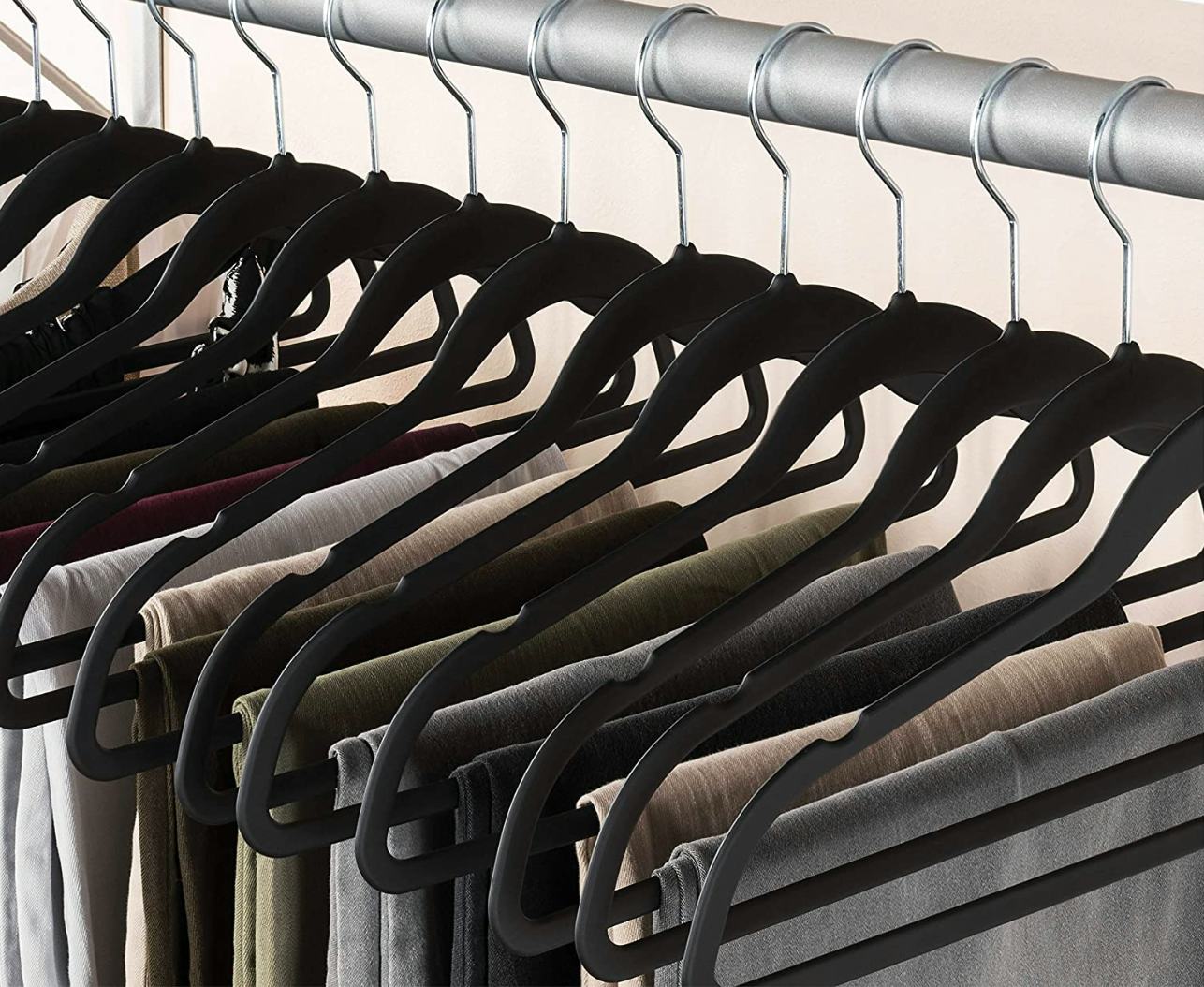 Zober Rubber Coated Plastic Hangers (25-Pack)