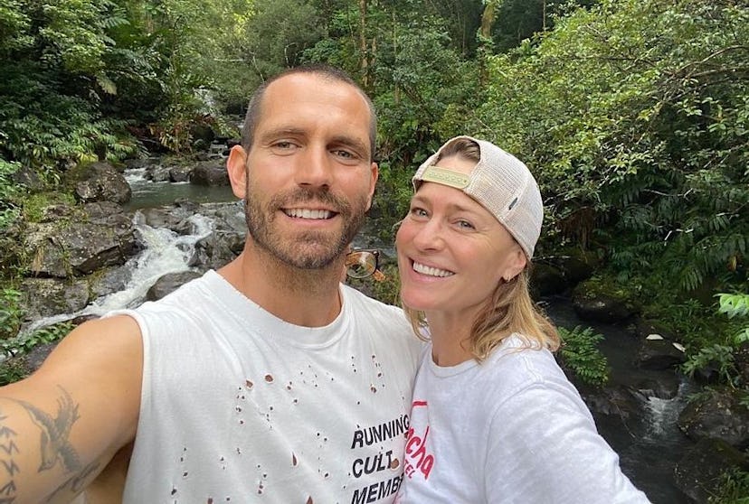 Clément Giraudet and Robin Wright in a selfie
