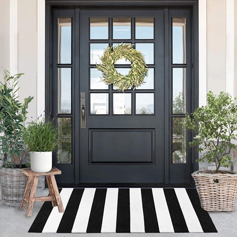 KaHouen Black and White Striped Layering Mat