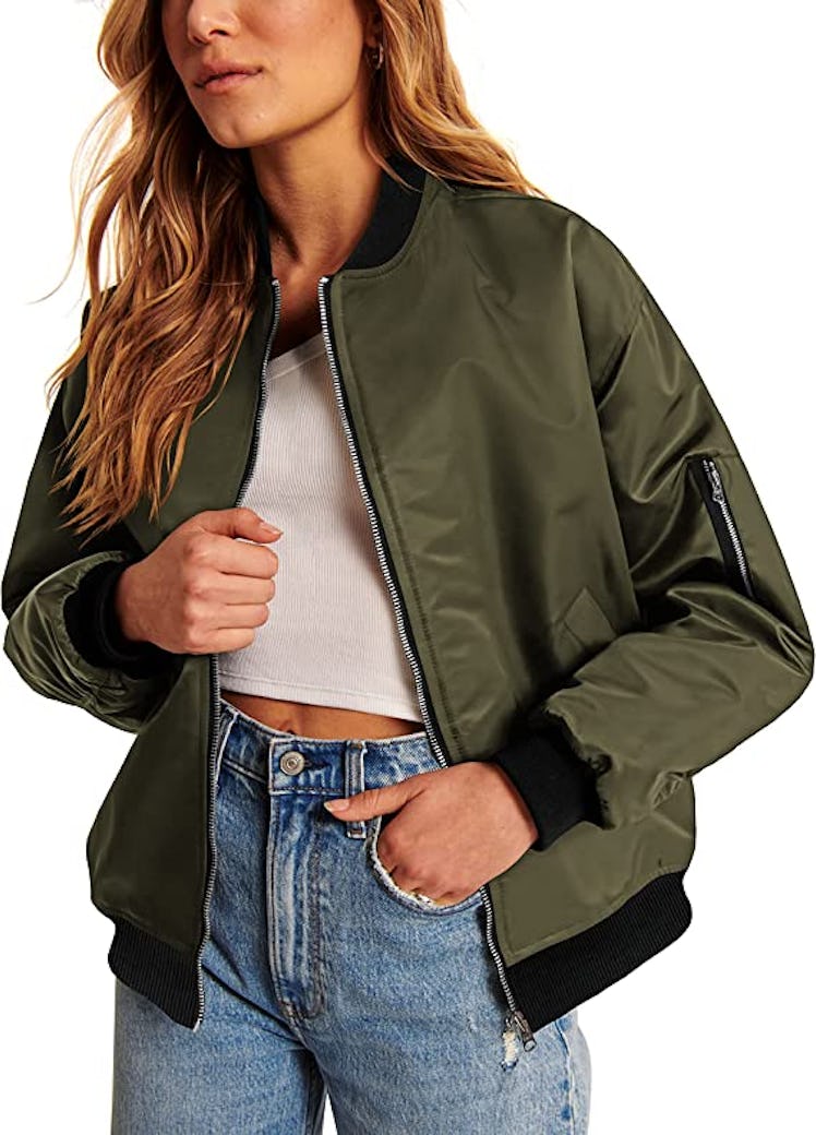This polyester bomber jacket gives lightweight comfort with a stylish fit.