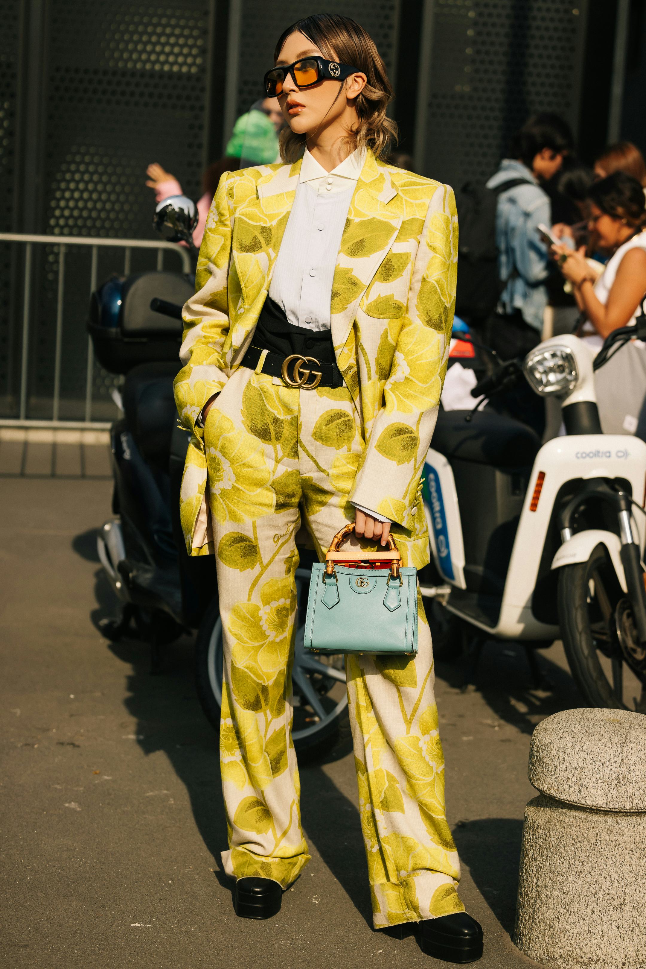 a guest wears a bold suit at milan fashion week