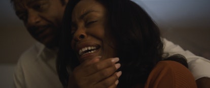Nigel Gibbs as Jesse Jackson, Niecy Nash as Glenda Cleveland in episode 107 of 'Dahmer — Monster: Th...